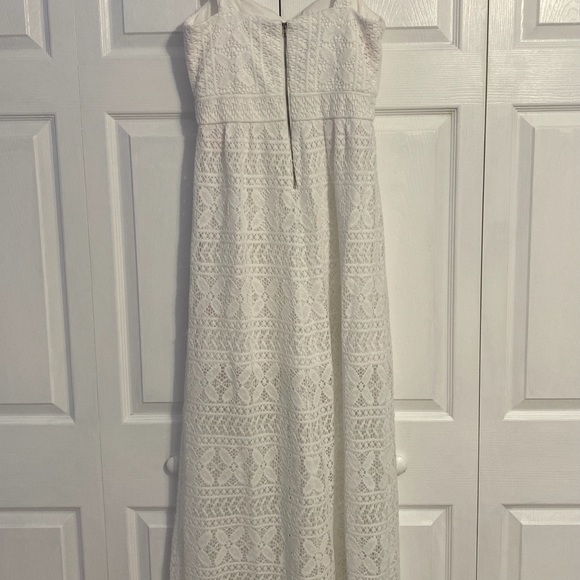 Elegant White Lace Dress - Picture 13 of 16